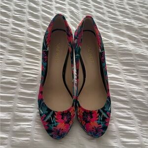 Nine West Pink and Blue Wedges Vibrant Floral Design